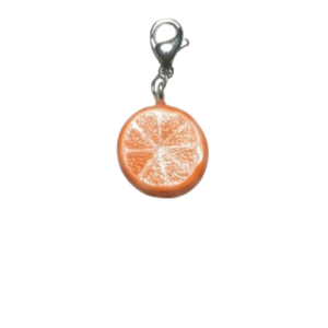Charms naranja plateado